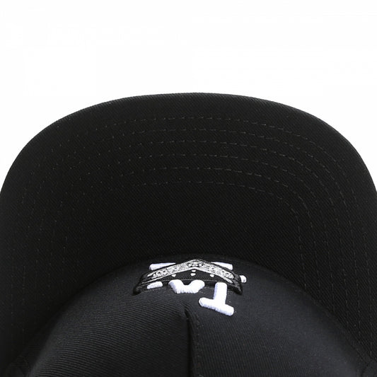 Embroidered baseball cap snapback
